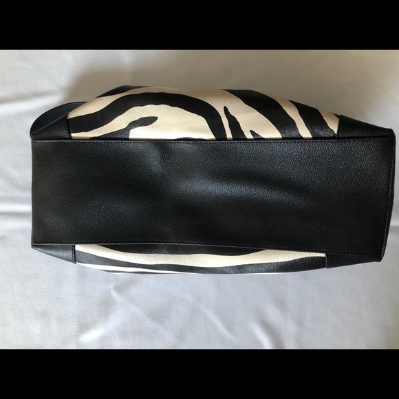 CONCEALED CARRY PURSE ZEBRA PRINT SHOULDER BAG OUTSIDE POCKET PEACE SIGN NEW13X9 - Picture 10 of 12